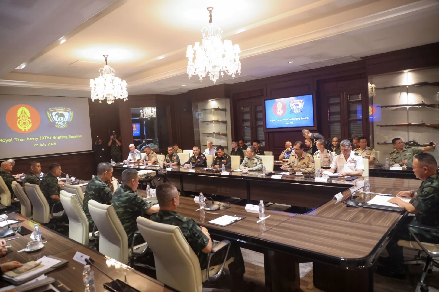 ทบ.แจงทูตทหารนานาชาติปมทุ่นบึ้ม มีกัมพูชาเข้าร่วมแต่นั่งใบ้