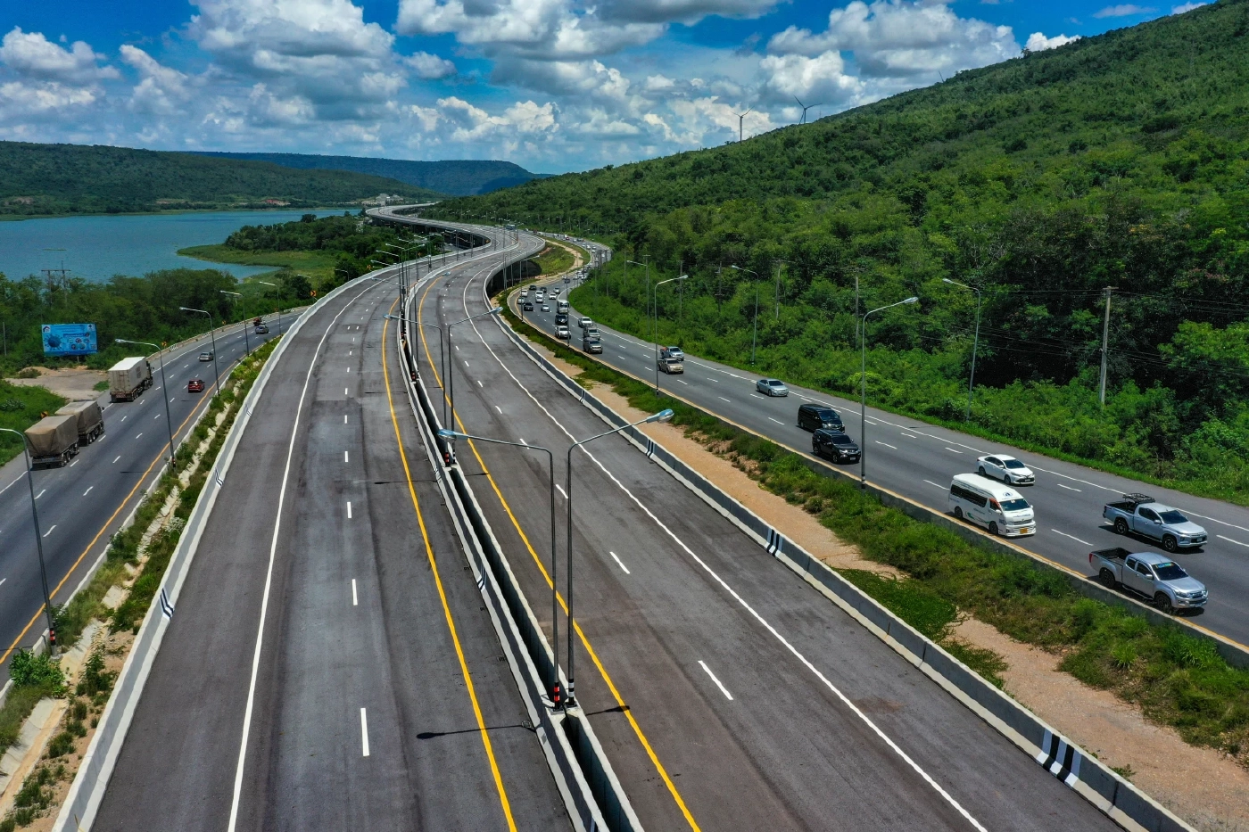 ทางหลวงพาเที่ยวชม 'ทุ่งดอกกระเจียว' มหัศจรรย์ธรรมชาติแห่งฤดูฝน