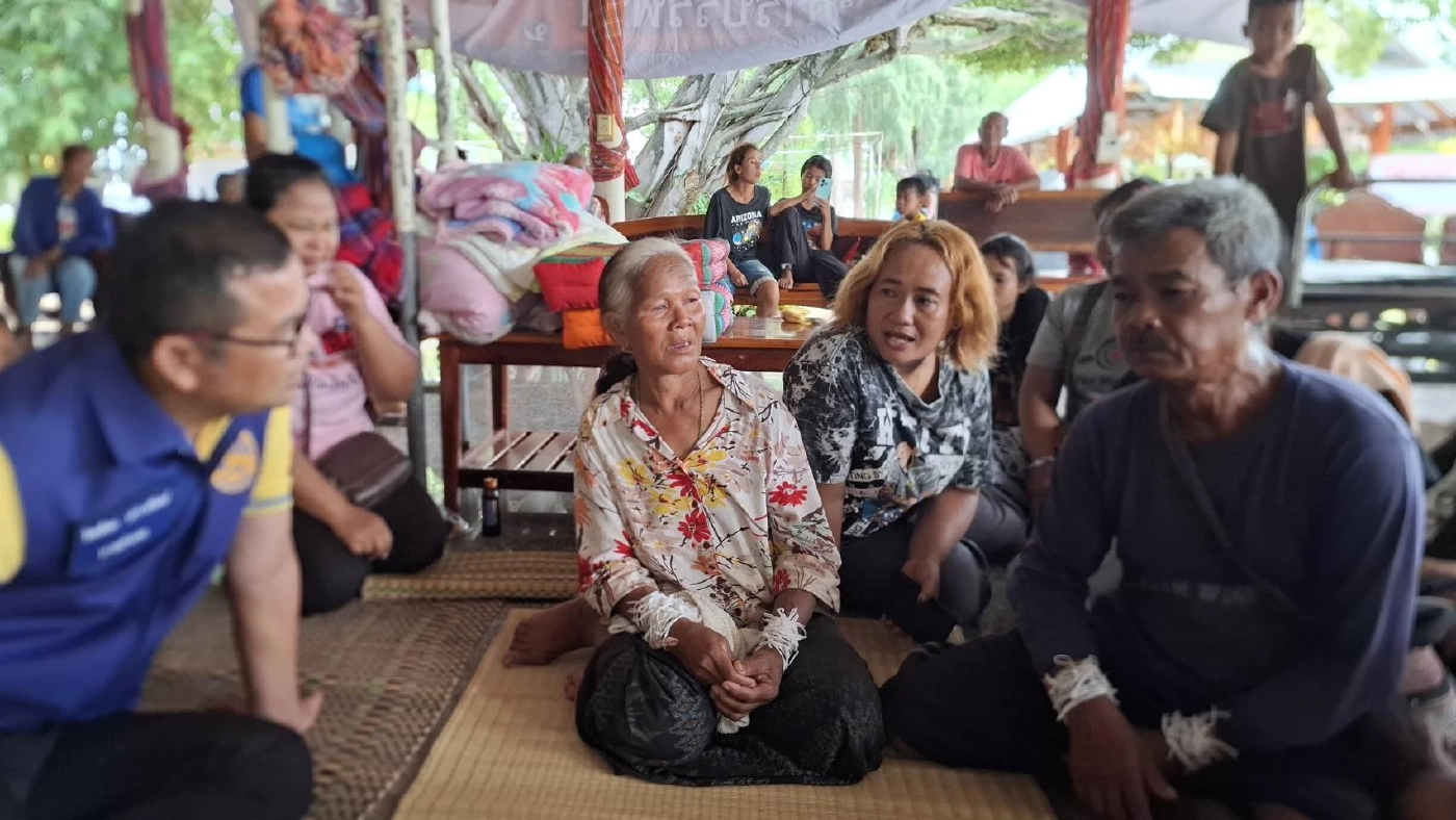 พ่อแม่ช็อกกลางศูนย์อพยพ หลังรู้ข่าวลูกชายพลีชีพในสนามรบ