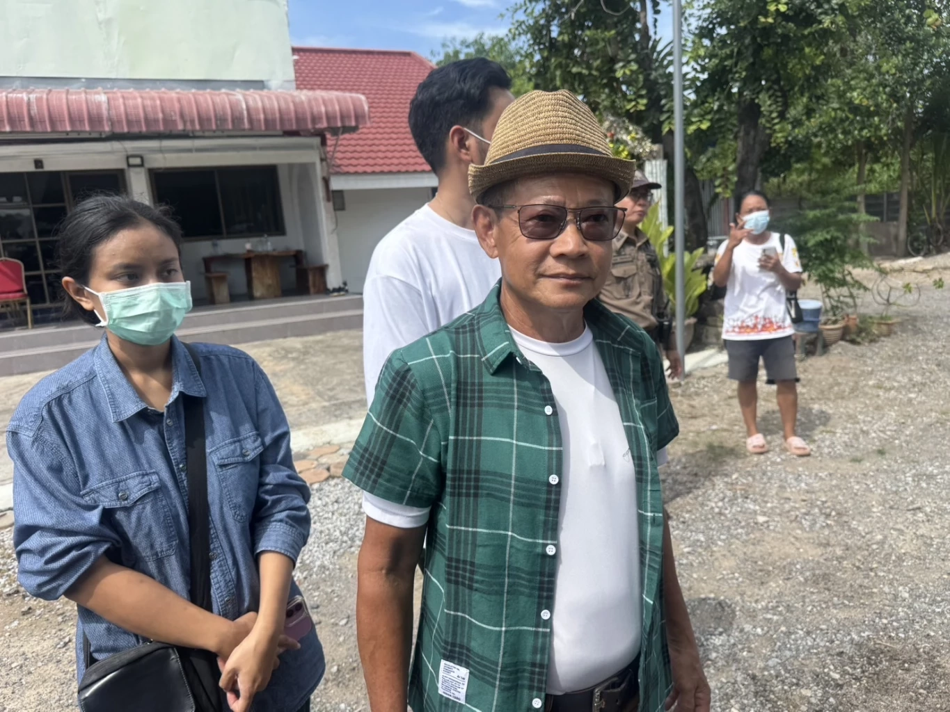 ชาวบ้านรวมตัวแสดงความไม่พอใจ สส.ไอซ์ ปูดงบ จ.กำแพงเพชร