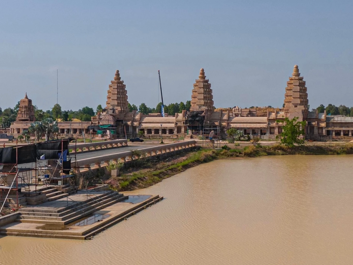 "วัดภูม่านฟ้า" ยืนยันใช้ภูมิปัญญาพระไทย ไม่ได้เลียนแบบกัมพูชา