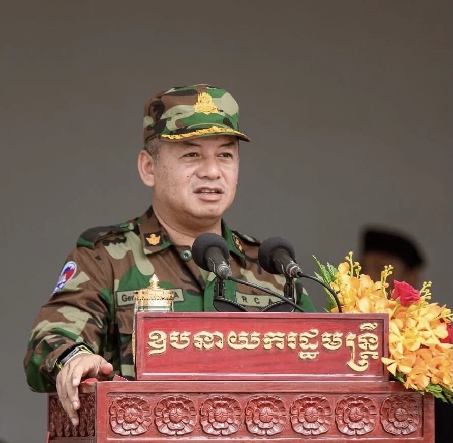 พล.อ.เตีย เซ็ยฮา ผู้รับมรดก รมว.กลาโหม จากพ่อ