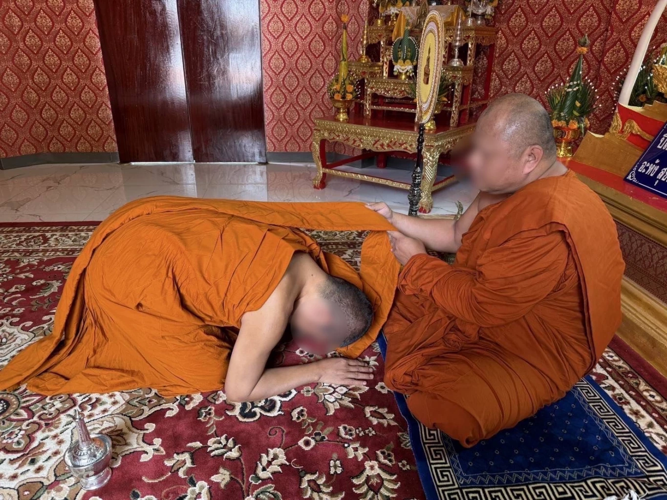 พระราชรัตนมุนี เจ้าคณะจังหวัดพิษณุโลก ทำพิธีลาสิกขา