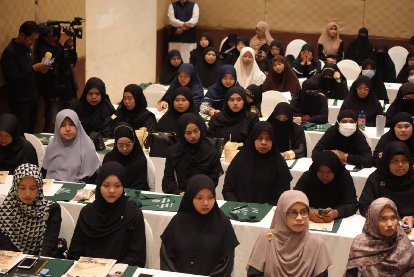 "ทวี" ลงพื้นที่ภูเก็ต เปิดโครงการเสริมทักษะ 3 ภาษาเยาวชน