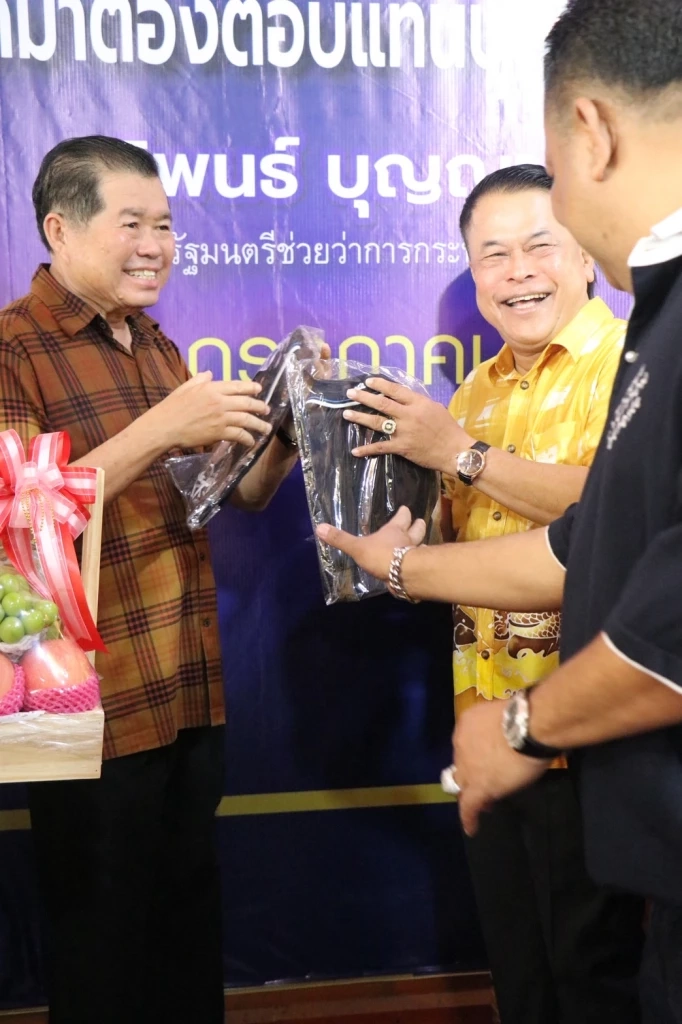 “อนุทิน” ส่งตัวแทนมอบกระเช้าอวยพรวันเกิด “นิพนธ์” ลือสะพัดย้ายขั้ว