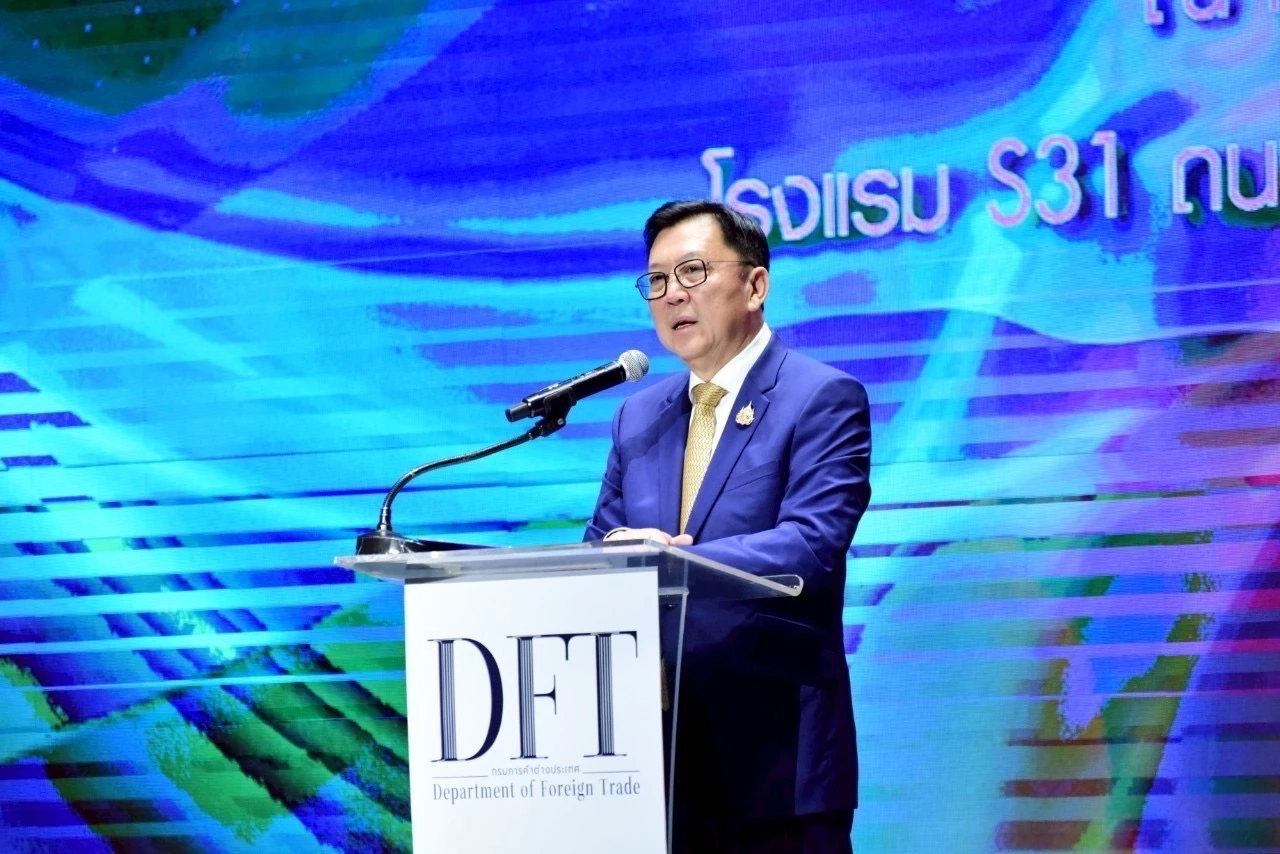 จตุพร บุรุษพัฒน์ รัฐมนตรีว่าการกระทรวงพาณิชย์