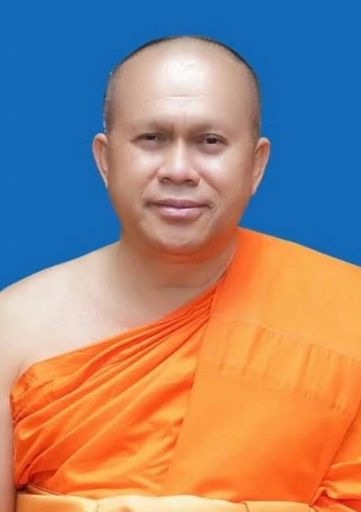 สึกกลางดึก! "พระธรรมวชิรธีรคุณ" เจ้าคณะ จ.นครสวรรค์ "ลาสิกขาแล้ว