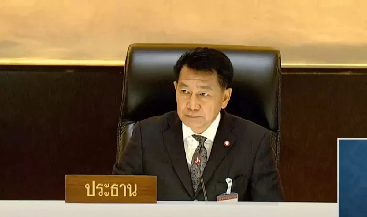 นายพิเชษฐ์ เชื้อเมืองพาน รองประธานสภาฯ จากพรรคเพื่อไทย