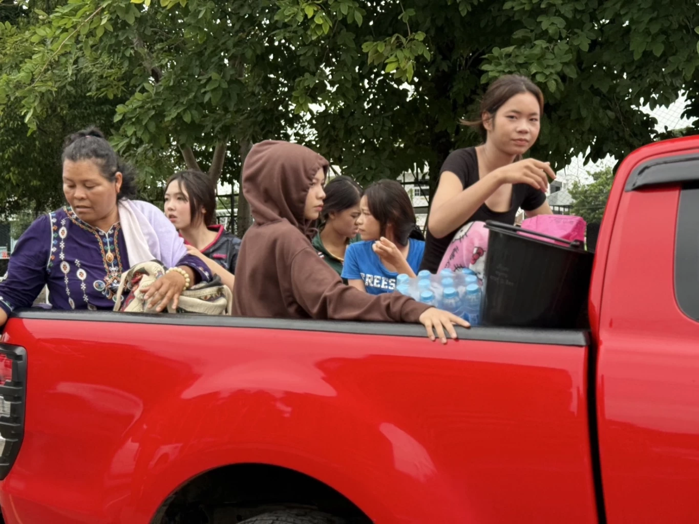 ด่วน! สั่งอพยพชาวบ้าน จากศูนย์อพยพ อำเภอปราสาท จ.สุรินทร์ ไปจุดปลอดภัย