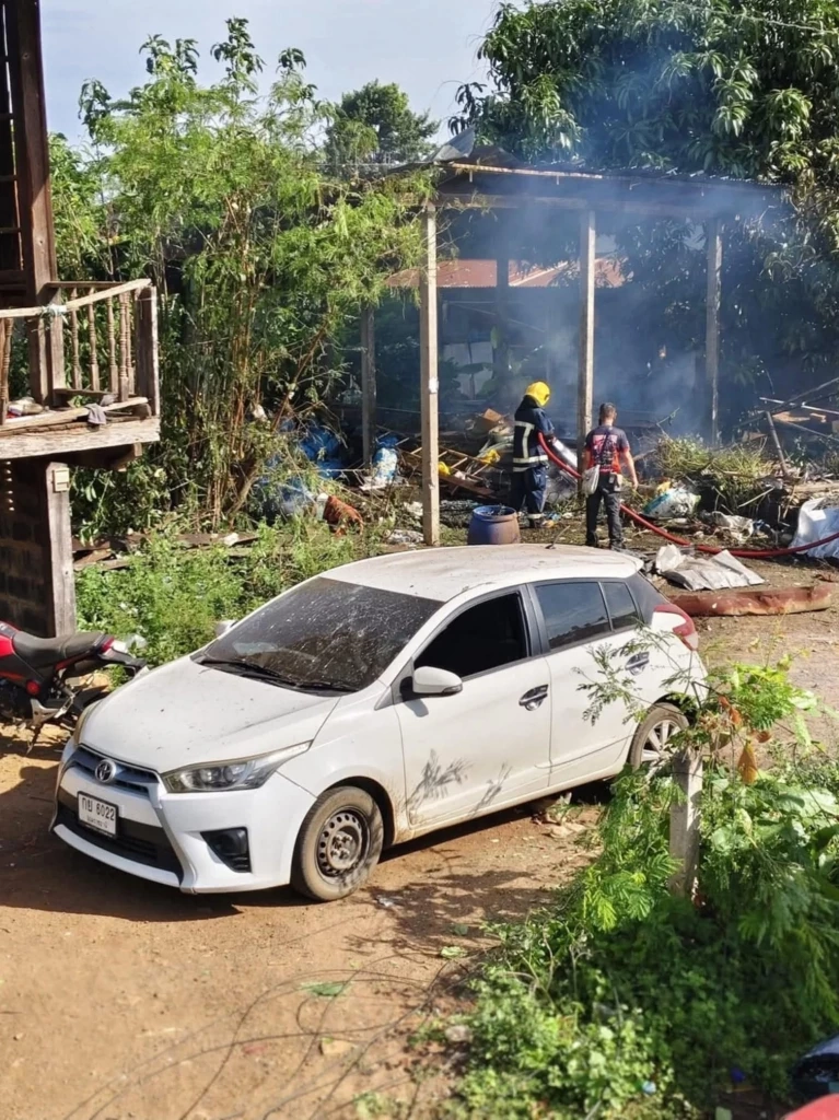 ล็อกเป้า “ราษฎร” เขมรถล่มไม่เลิก บ้านเรือนคนไทยที่น้ำยืนเสียหาย