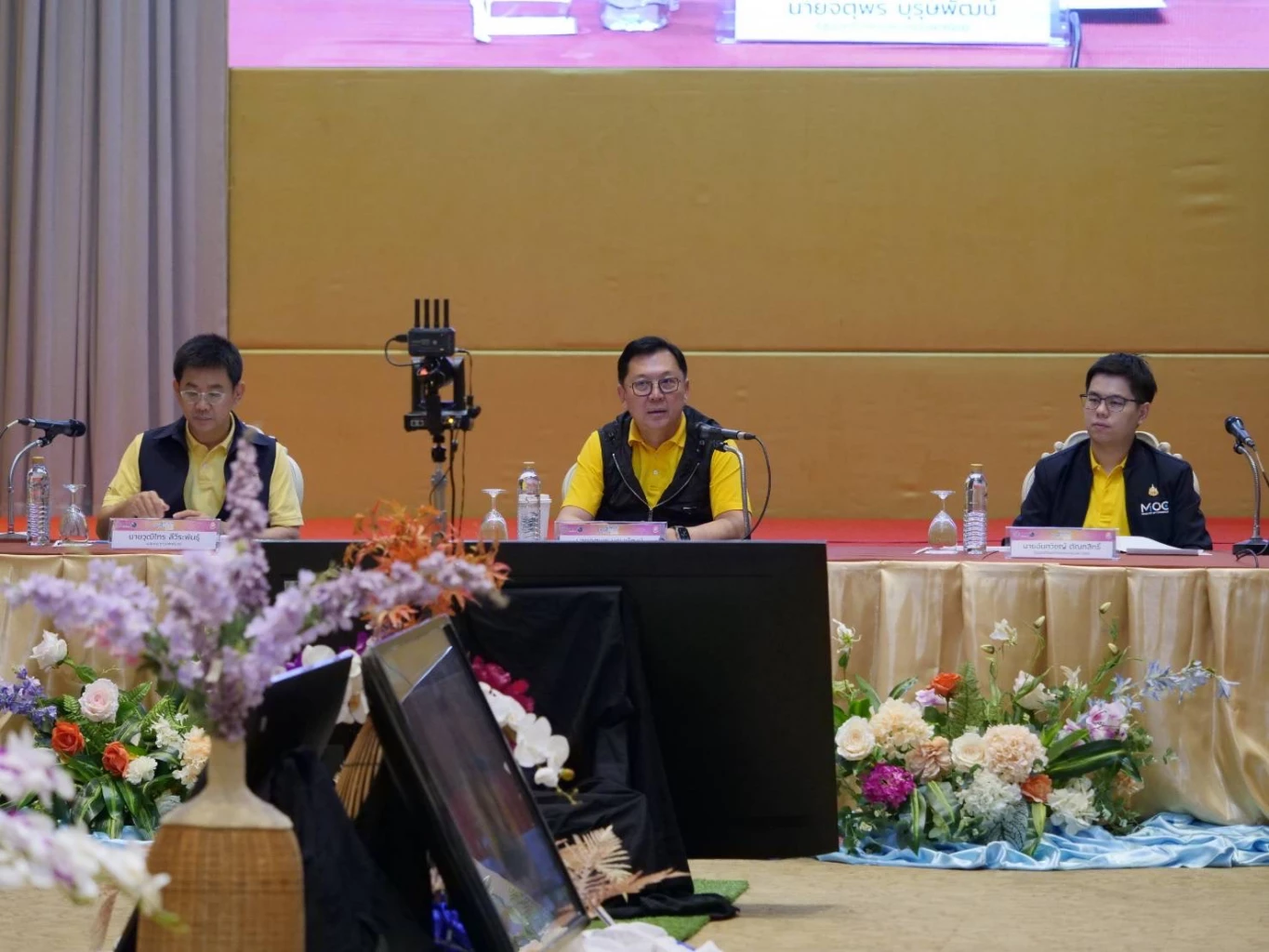 \'จตุพร-ฉันทวิชญ์\' นำทัพพาณิชย์ ลุยหนองคาย ถกค้าชายแดน-ผ่านแดน