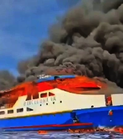 ไฟไหม้เรือเฟอร์รีโดยสารอินโดฯ ผู้โดยสารนับร้อยหนีตายอลหม่าน มีผู้เสียชีวิตอย่างน้อย 1 ราย