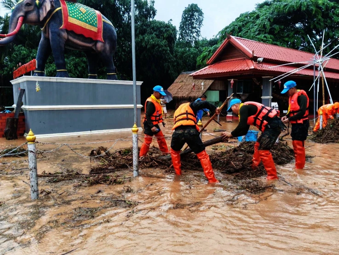 "ทบ." เร่งฟื้นฟูพื้นน้ำท่วม "ภาคเหนือ" ป้องกันน้ำหลากระยะยาว