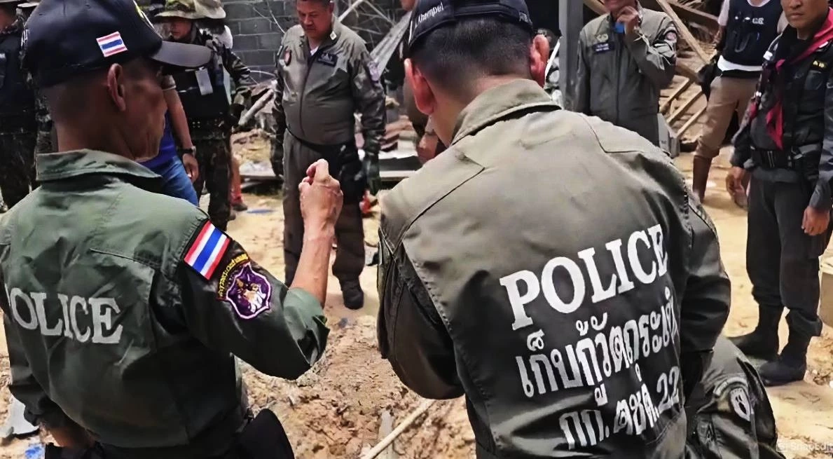 เปิดคลิป! EOD ตรวจหลุมกระสุนปืนใหญ่ตก 24 จุด ไม่ทำงาน 4 จุด อำเภอน้ำยืน จ.อุบลฯ