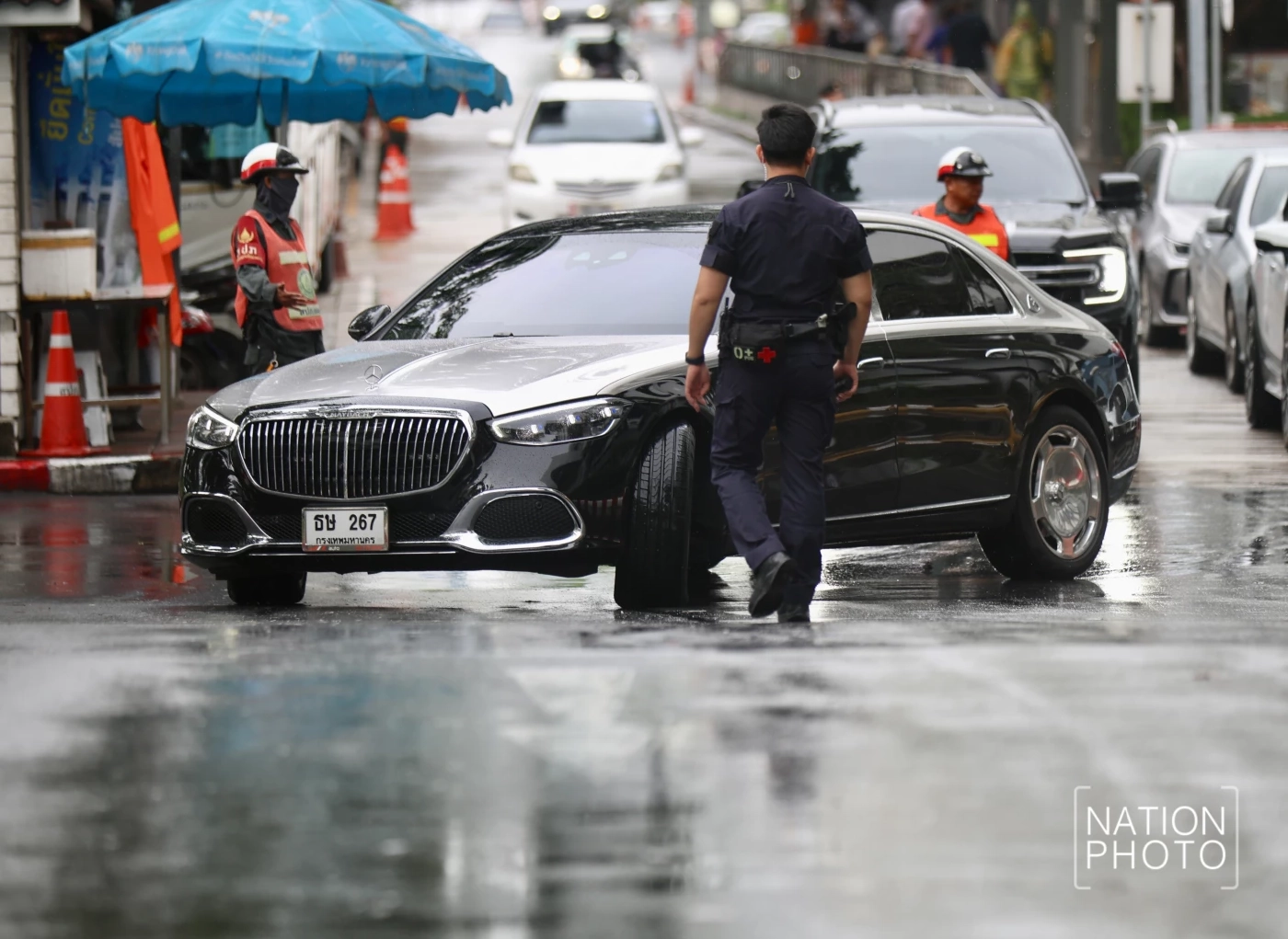 "ทักษิณ" ยังหลบสื่อ เข้าฟังสืบพยานโจทก์คดี 112 วันที่สอง ด้าน "ทนายวิญญัติ" เผยหลังสืบพยานวันแรกคุยกันแค่เรื่องคดีความ