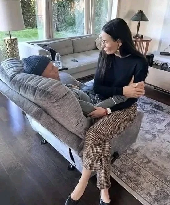 บรูซ วิลลิส พูด อ่าน เดินไม่ได้อีกต่อไป