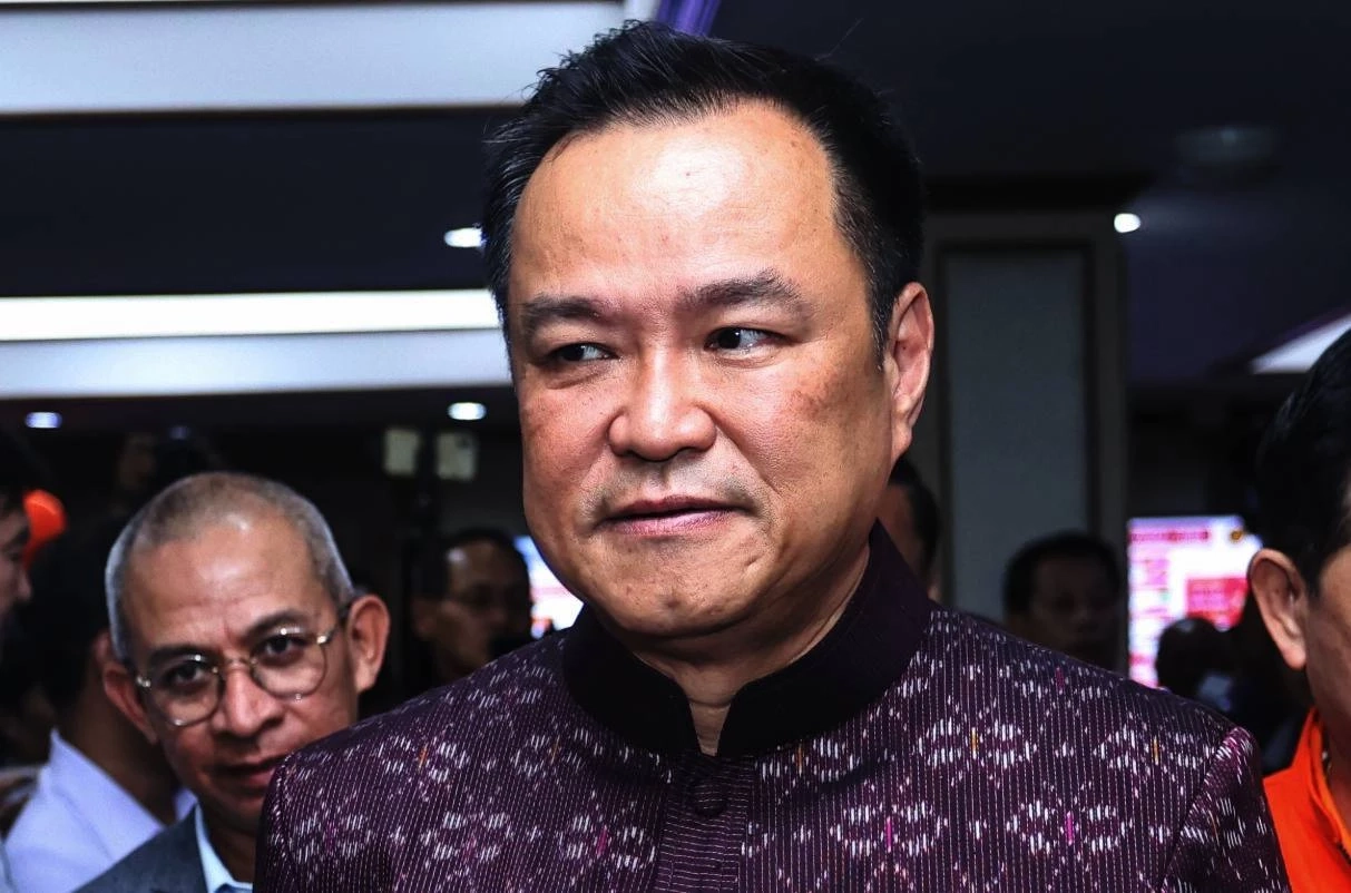 "เกมสับขาหลอก" ชูธง "อนุทิน" เป็นนายกรัฐมนตรีชั่วคราว "สร้างคะแนนนิยม" พรรคฝ่ายค้าน