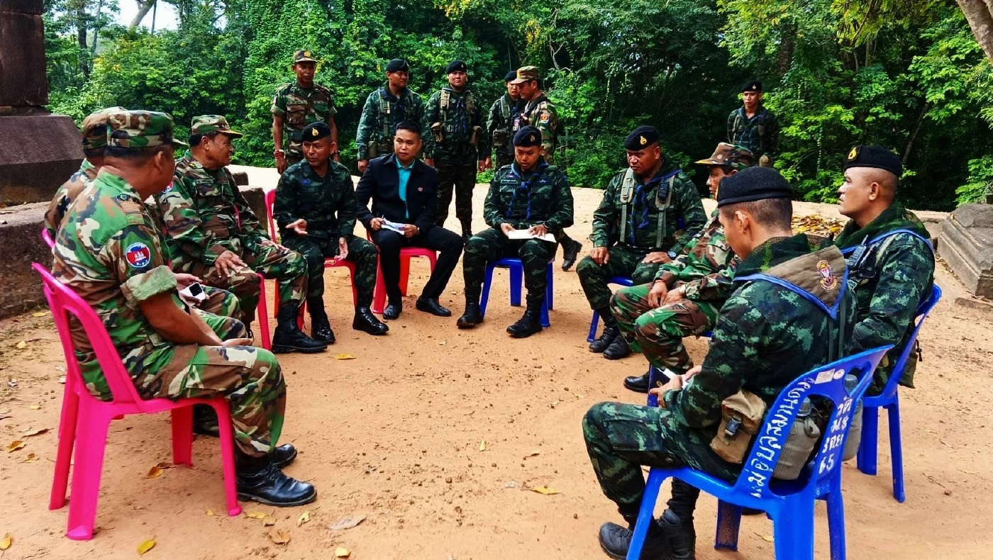 "มทภ.2" สั่ง กกล.สุรนารี จัดระเบียบ นักท่องเที่ยว "ปราสาทตาเมือนธม" หารือ "พล.ต.เนี๊ยะ" ได้ 3 ข้อยุติ