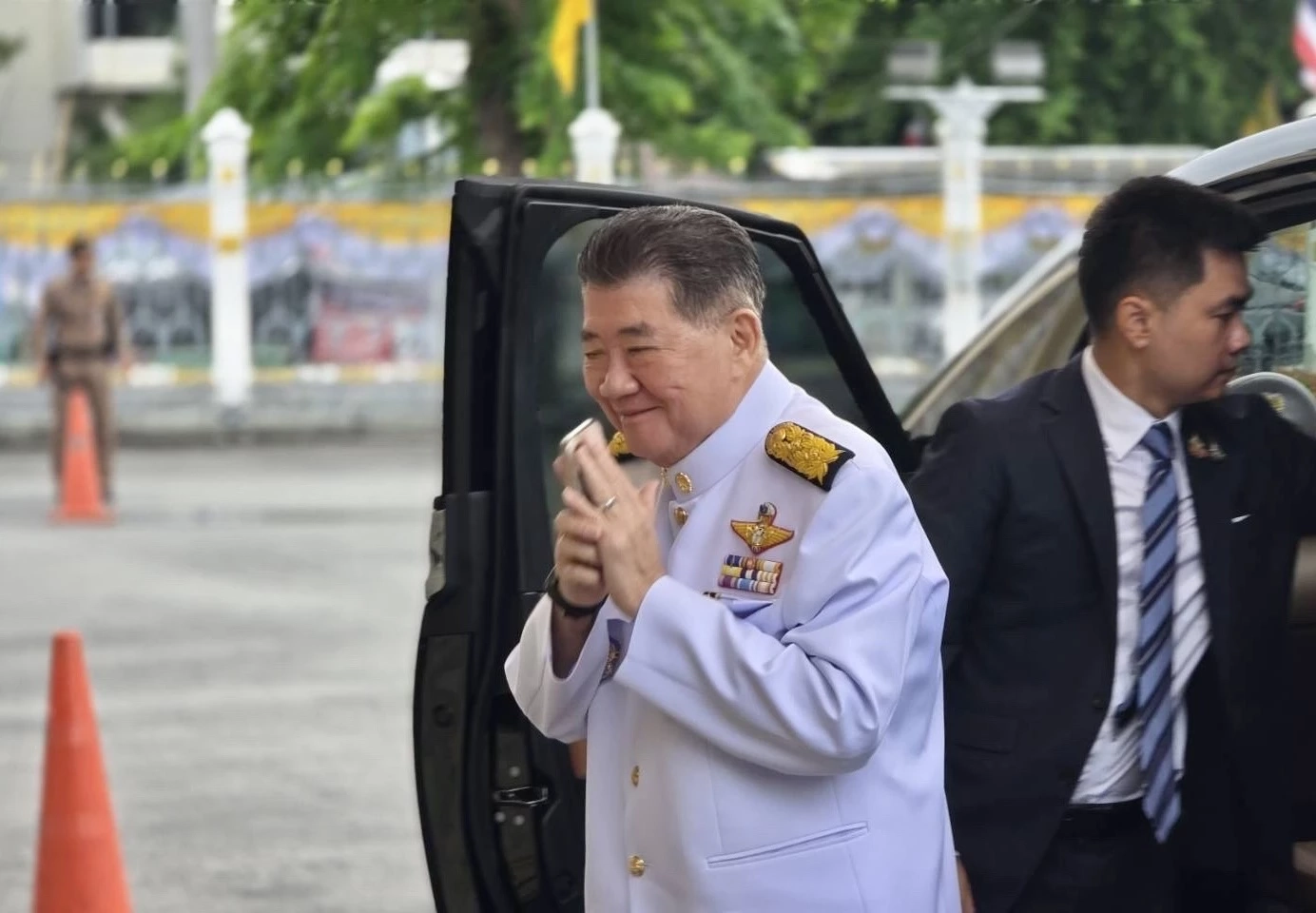 ครม.ใหม่ ตบเท้าเข้าทำเนียบฯ ทำบัตรประจำตัวก่อน เข้าเฝ้าถวายสัตย์ฯ