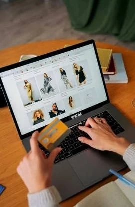 คุมเข้ม "แพลตฟอร์มช้อปปิ้ง" 19 แบรนด์ดัง ต้องบอกมาตรฐานสินค้าที่ขายในเว็บ