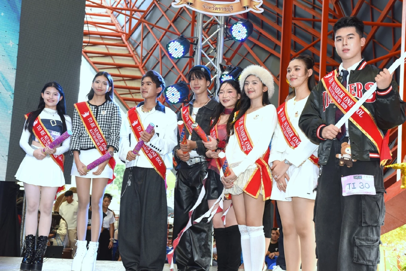 ราชบุรี รวมพลสมาชิกชมรม "ทูบีนัมเบอร์วัน" มอบรางวัลเยาวชนต้นแบบ