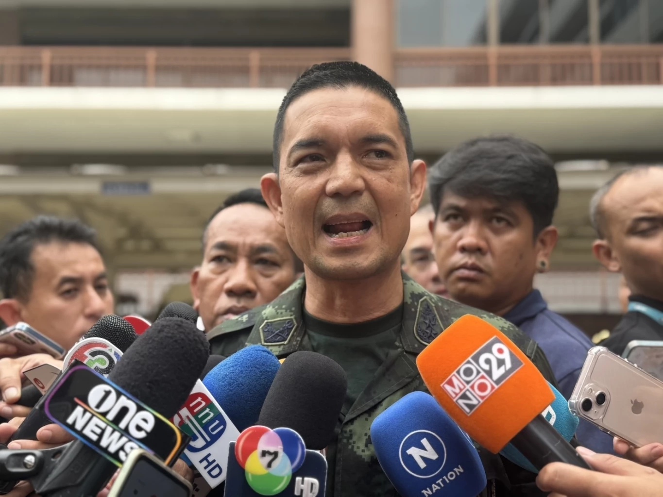 พลตรี วินธัย สุวารี โฆษกกองทัพบก 