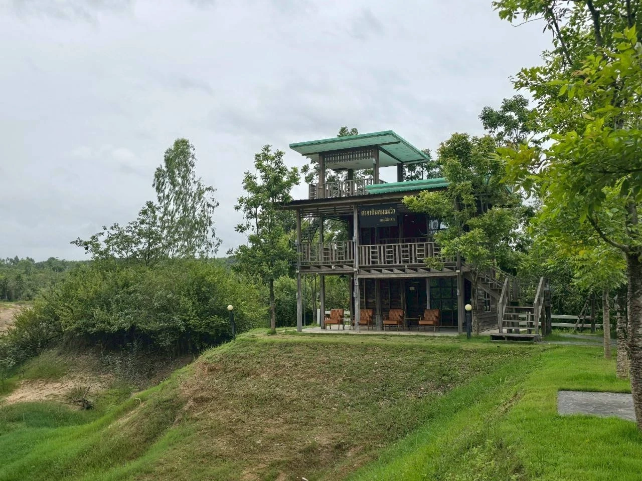 ผู้การฯ ปทส. ร่วมกับ ปปป. บุกตรวจรีสอร์ท พลูวิลล่า "จอนนี่ มือปราบ"