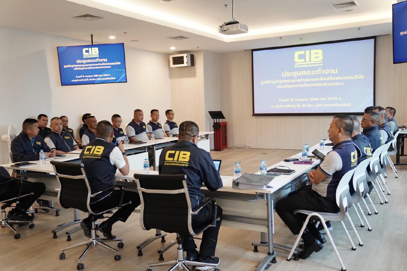 "แม่สีกากอล์ฟ" เหวี่ยงนักข่าว หงุดหงิด หลังถูกรุมถาม เตรียมหิ้วฝากขังพรุ่งนี้