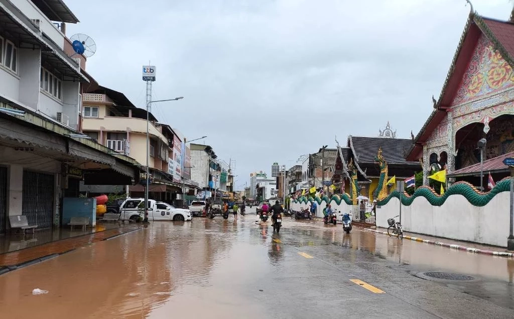 ด่วน! เมืองน่านจมบาดาล ท่วมชุมชน-ย่านเศรษฐกิจ ต้องใช้เรือสัญจร