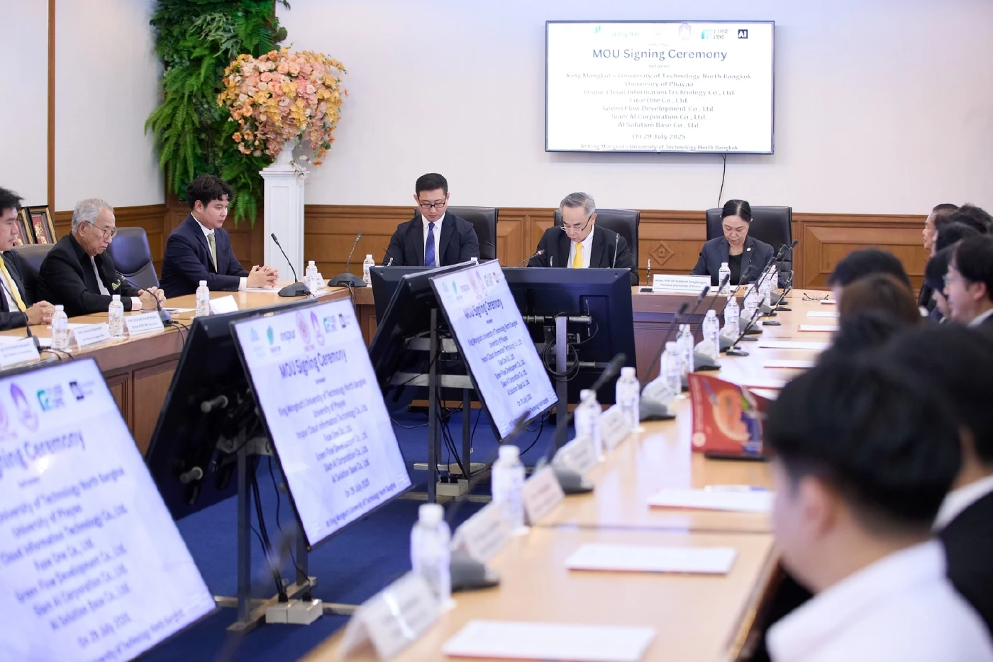 มจพ.-ม.พะเยา ผนึก 5 เอกชน ลงนาม MOU ปั้นหลักสูตรเชิงลึกเทคโนโลยี AI