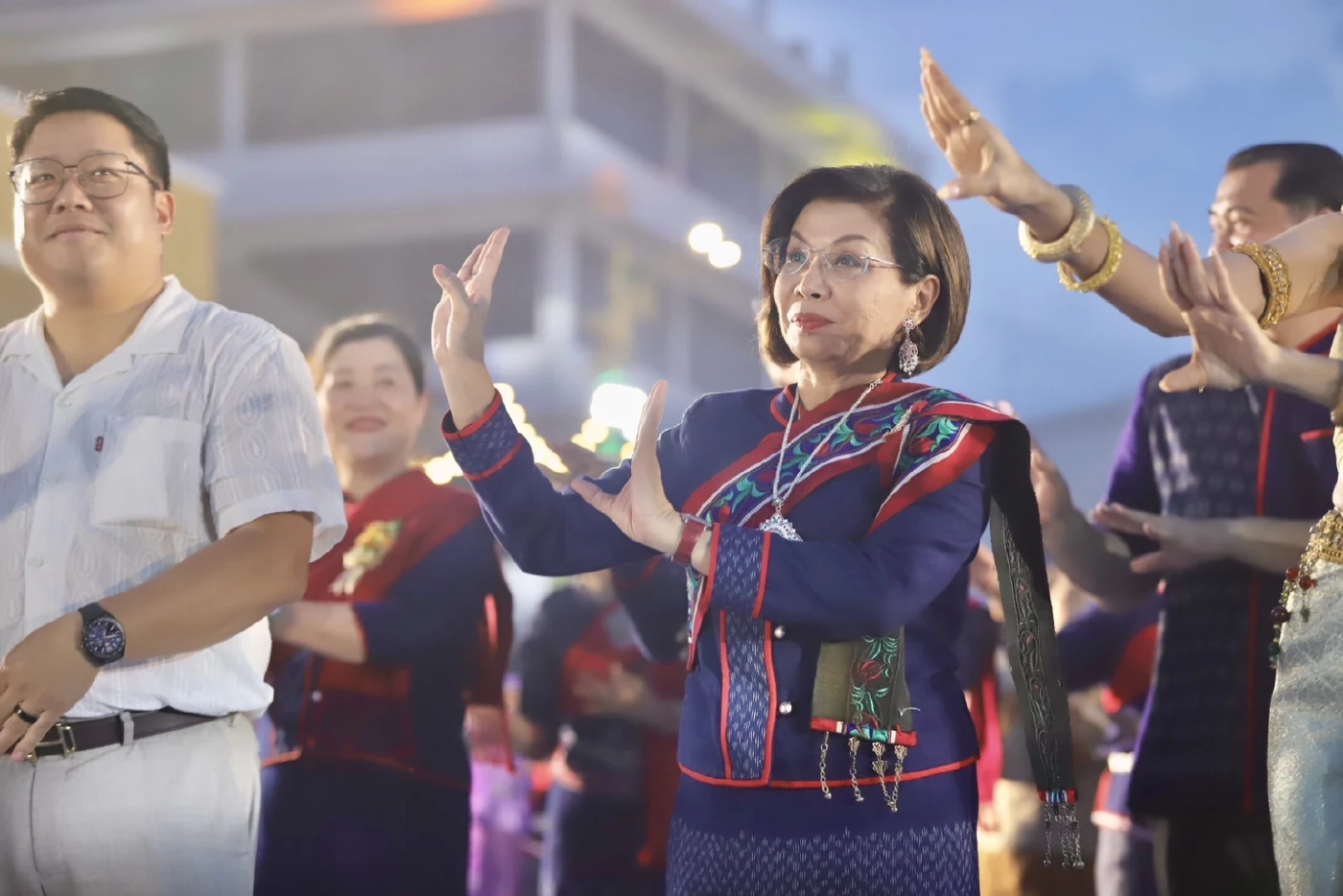 ปาฎิหาริย์ ฟ้าเปิด ฝนหยุด มนพร นำรำศรีโคตรบูร บูชาศรีสัตตนาคราช