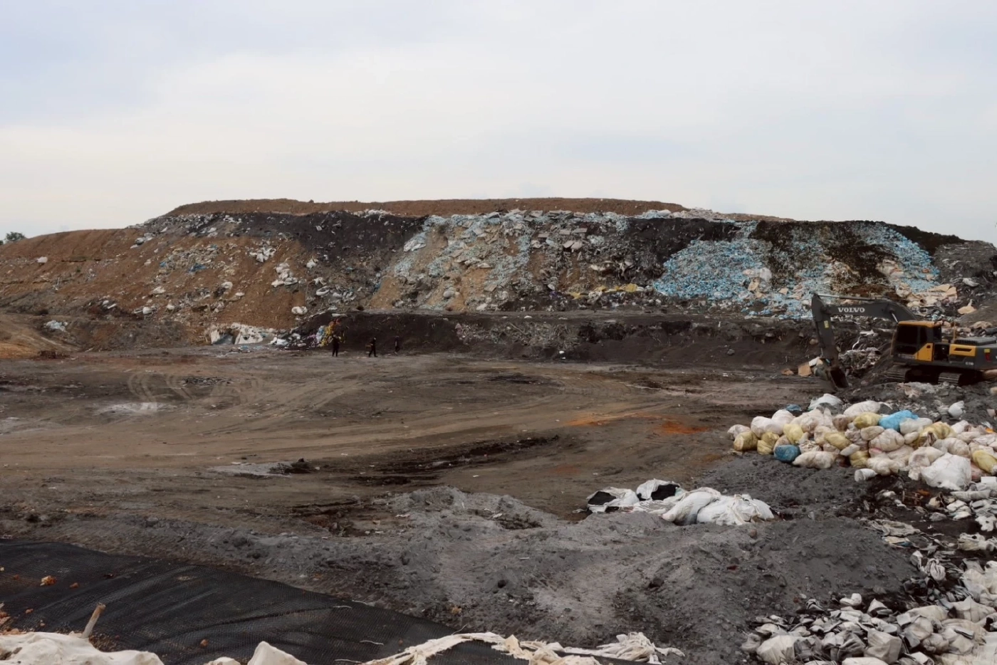 “เอกนัฏ” ค้นโรงงานตัวพ่อ ลอบเก็บฝังขยะพิษ ผงะเจอบัญชีส่วยเพียบ