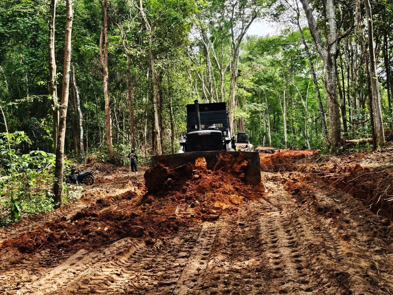 "กองทัพ" ส่งทหารช่างเคลียร์ "ทุ่นระเบิด" เก็บหลักฐานเพิ่ม พื้นที่ชายแดน "ไทย-กัมพูชา"