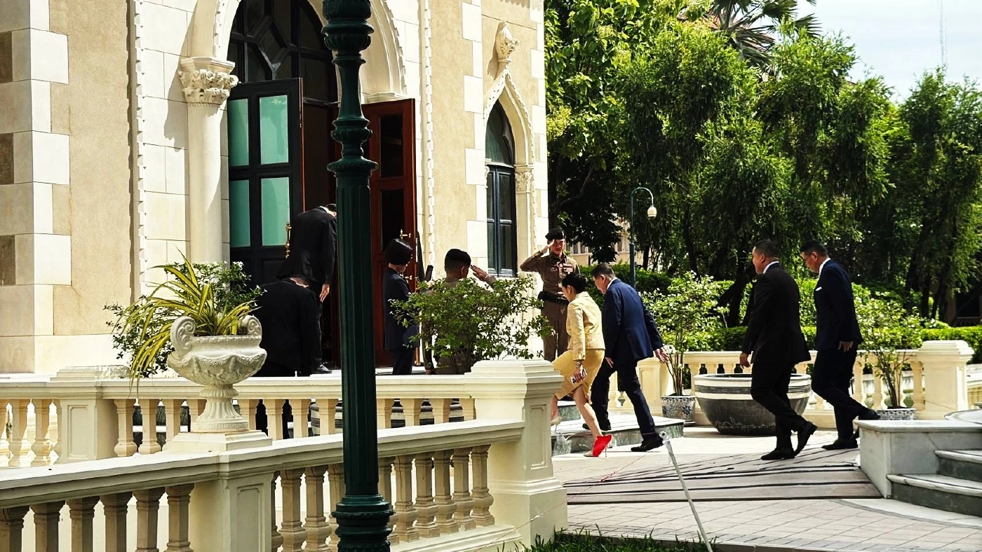 \"นายกฯอิ๊งค์\" ยิ้มแย้มเข้าทำเนียบฯ ประชุม จัดงานเฉลิมพระเกียรติ