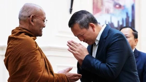 โดนตัวไหนมา! ชาวโซเชียลกัมพูชาหลอนไล่ \"หลวงตาสุจ\" กลับประเทศ หาว่าเป็น \"สายลับไทย\"