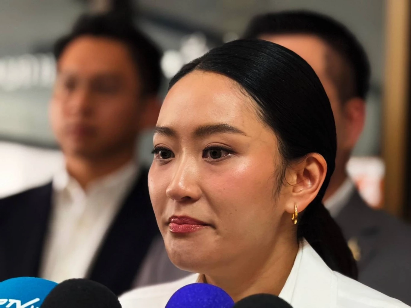 “นายกฯอิ๊งค์” น้ำตาคลอ ประณาม "กัมพูชา" ยิงเข้าพื้นที่ชาวบ้านได้รับบาดเจ็บ