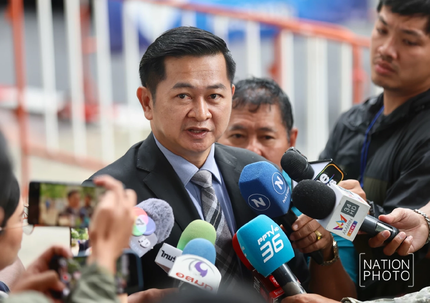 "ทักษิณ" ยังหลบสื่อ เข้าฟังสืบพยานโจทก์คดี 112 วันที่สอง ด้าน "ทนายวิญญัติ" เผยหลังสืบพยานวันแรกคุยกันแค่เรื่องคดีความ