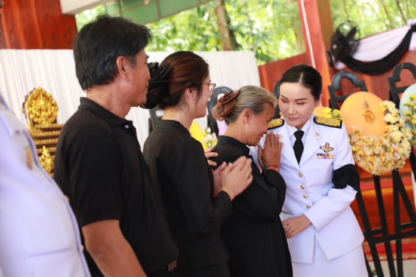 “รมว.นฤมล“ ร่วมพิธีพระราชทานเพลิงศพ เหยื่อเหตุไม่สงบชายแดนไทย–กัมพูชา