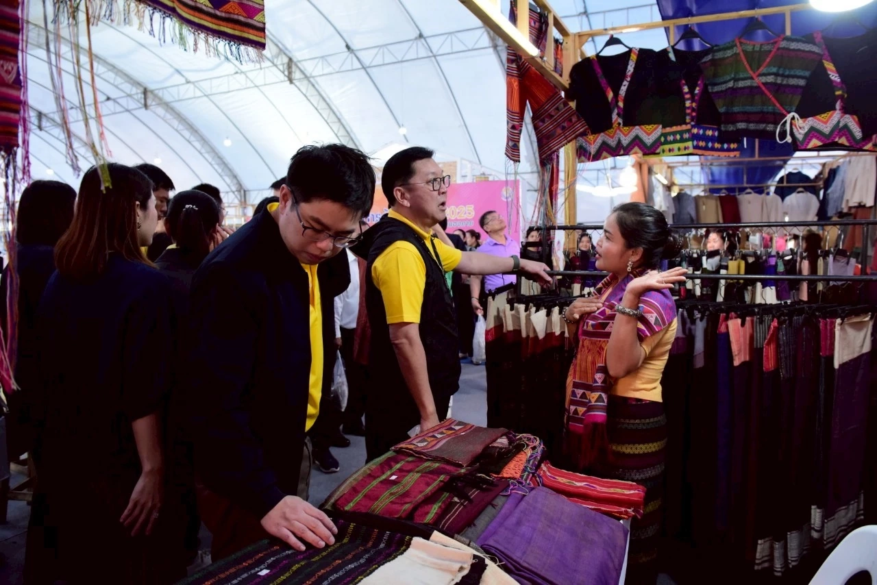 มหกรรมการค้าชายแดนหนองคาย ทะลุเป้า 91 ล้านบาท หนุนการค้าไทย - ลาว