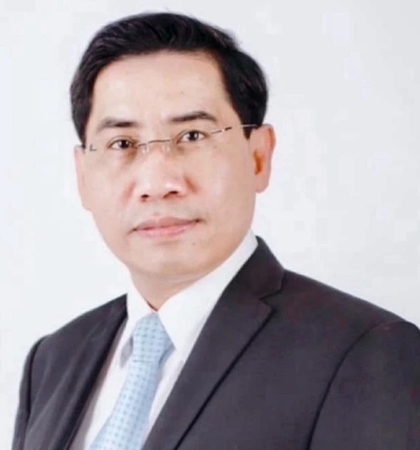 “ดร.ณัฏฐ์” หรือ ดร.ณัฐวุฒิ วงศ์เนียม นักกฎหมายมหาชน 