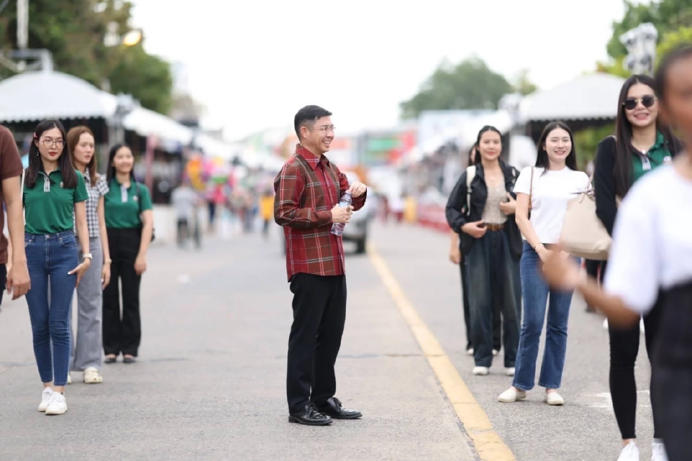 ธ.ก.ส. ร่วมสืบสาน \'ประเพณีแห่เทียนพรรษา จ.อุบลราชธานี\'