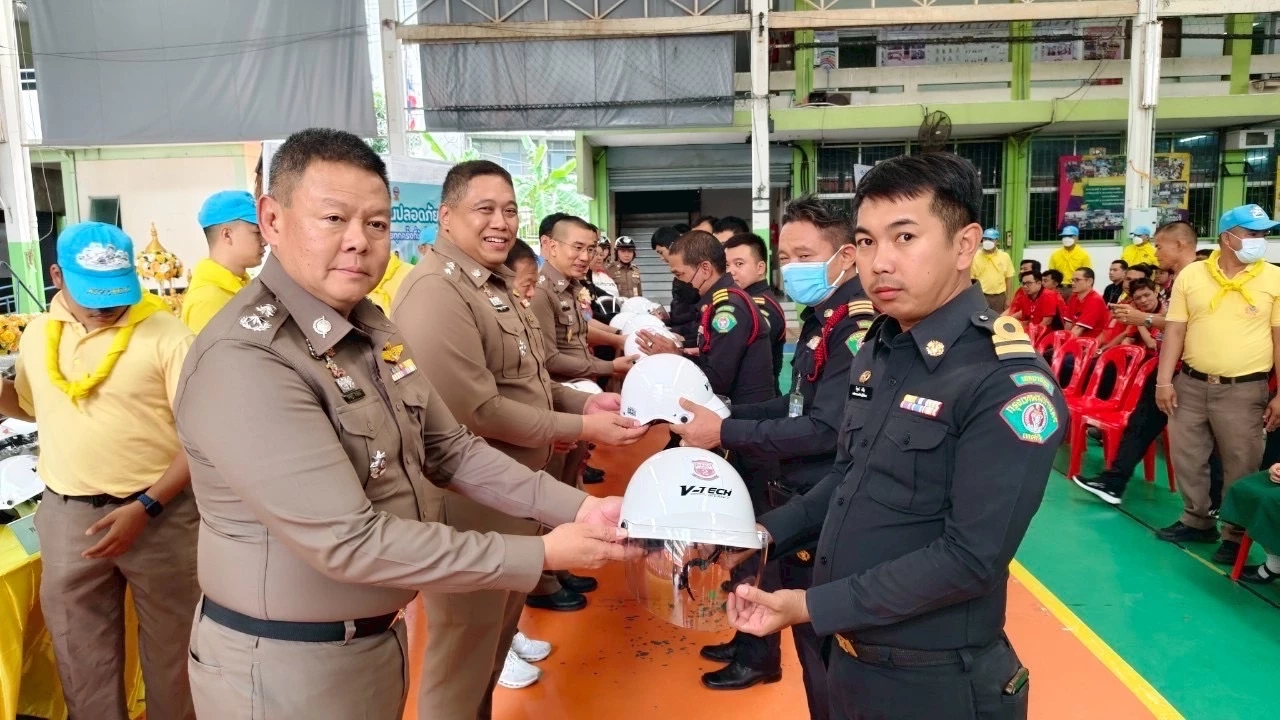 เดินหน้าโครงการถนนปลอดภัย ย่านบางเขน พร้อมรณรงค์สวมหมวกนิรภัย