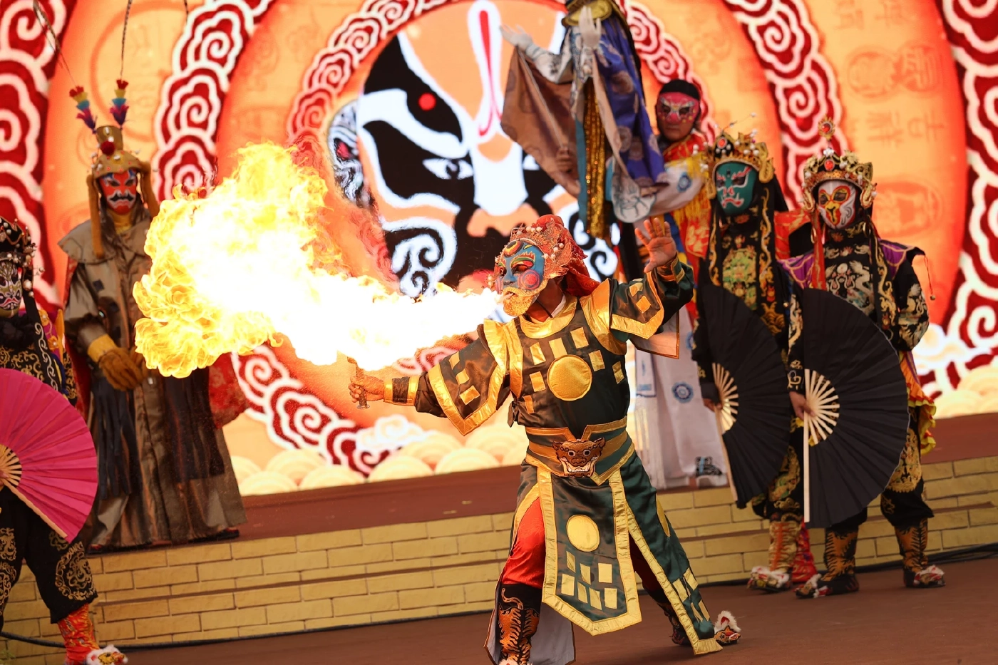 เฉลิมพระเกียรติในหลวง! - 50 ปีไทย-จีน สยามพารากอนโชว์สุดยอดวัฒนธรรมสองแผ่นดิน