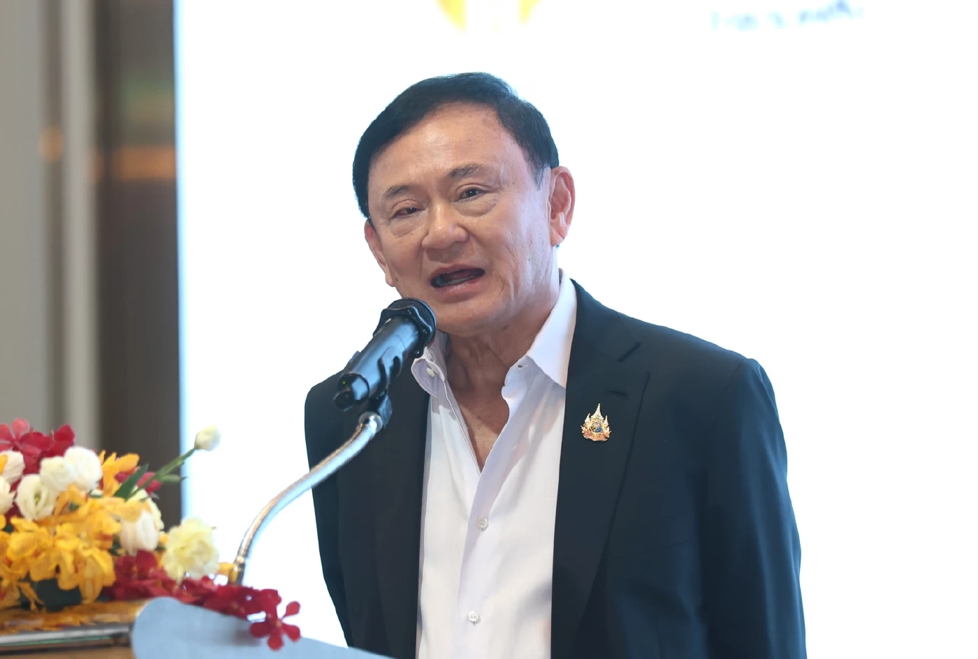 "ทักษิณ" หวาน ขอพรรคร่วมรัฐบาลจับมือจนถึงการเลือกตั้งครั้งหน้า