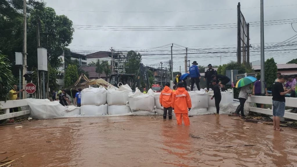 "มหาดไทย" ห่วงสถานการณ์น้ำท่วม 5 จังหวัด สั่งเฝ้าระวังใกล้ชิด