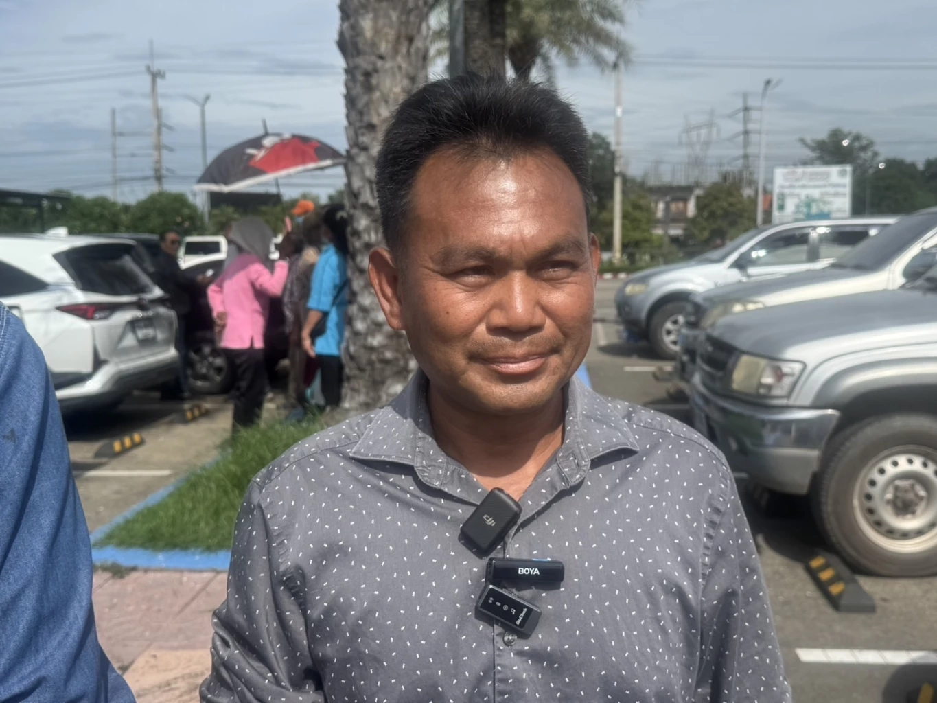 ชาวบ้านรวมตัวแสดงความไม่พอใจ สส.ไอซ์ ปูดงบ จ.กำแพงเพชร