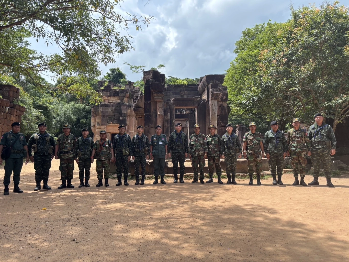 อัปเดตสถานการณ์ล่าสุด ทหารอพยพ นทท.ลงจากปราสาทตาเมือนธม