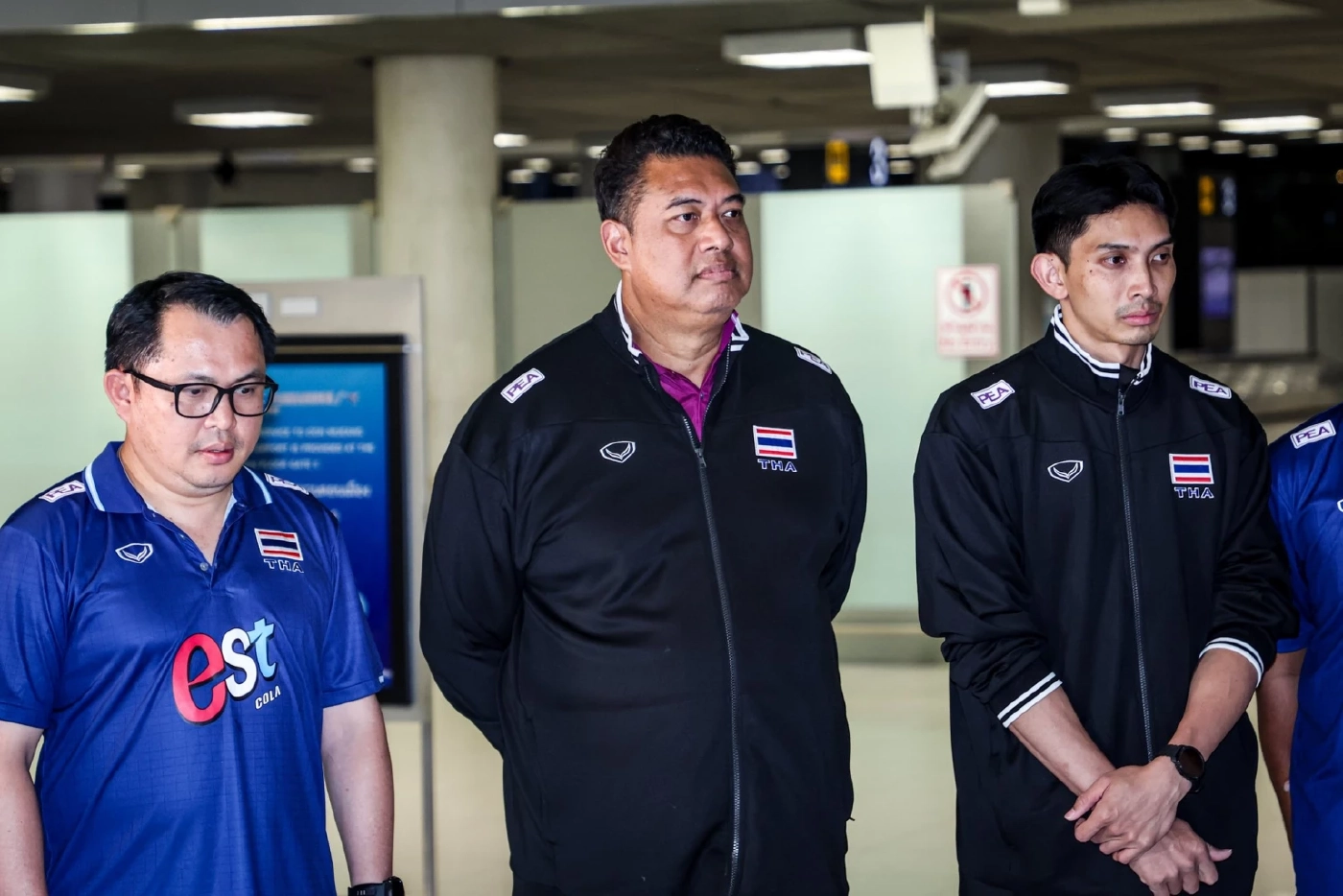 ลูกยางสาวไทยเดินทางถึงบ้าน "โค้ชอ๊อต" เผยแผนงานต่อ, "เพียว" เปิดใจหลังรอดตกชั้น