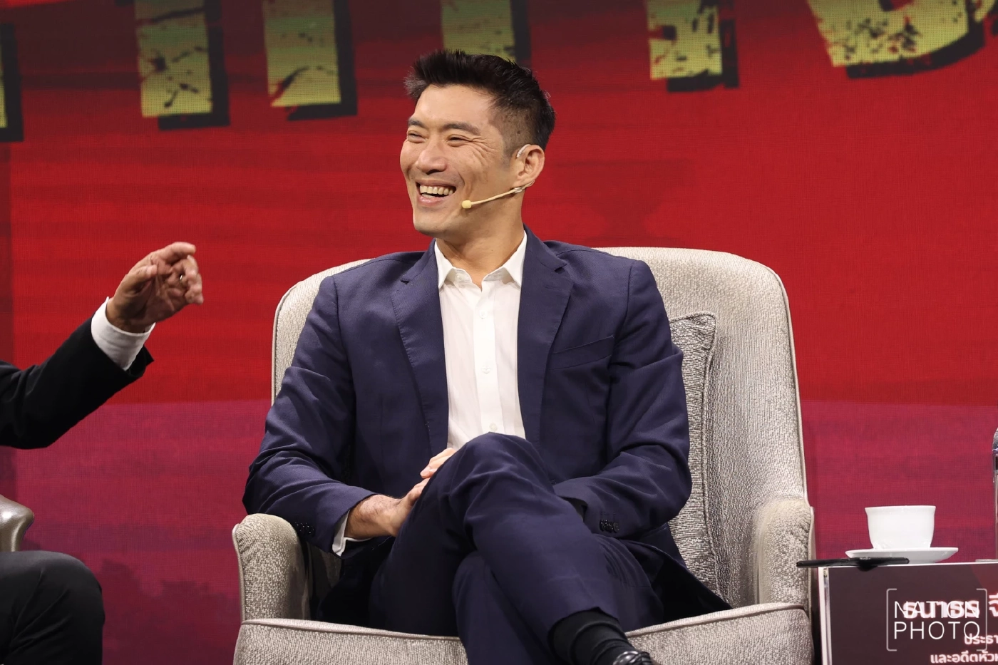 ธนาธร จึงรุ่งเรืองกิจ