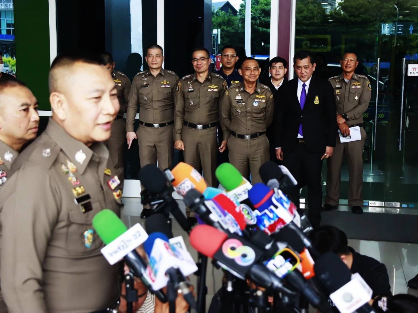 \"บิ๊กต่าย\" เผยตั้ง \"ศูนย์ร้องเรียนพระฉาว\" รับเรื่องแล้ว 69 เรื่อง ยกนิ้วให้ \"บิ๊กเต่า\" ทำงานเยี่ยม